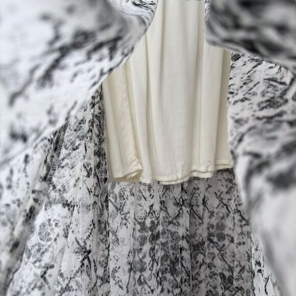 Abercrombie & Fitch Maxi Skirt Small Gray Snakeprint Chiffon Elastic Waist Flowy - Picture 6 of 7